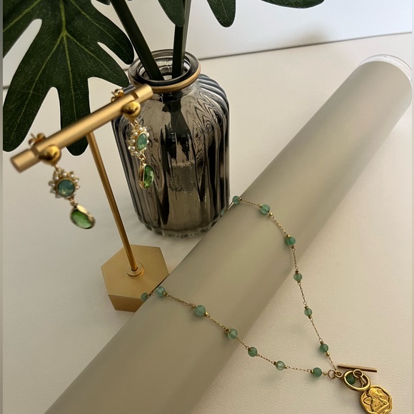 Elegant Angel Gold & Green Victorian-Inspired Necklace with Matching Earrings - Picture 8 of 13